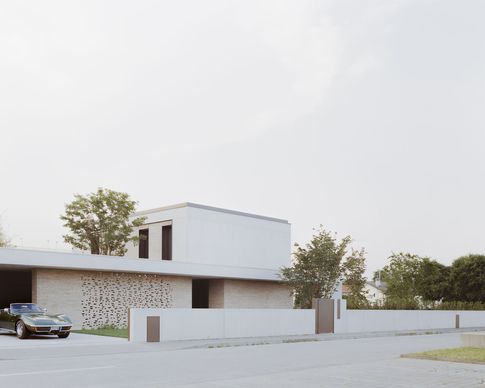 Facciata in stile minimal di null di Didonè Comacchio Architects