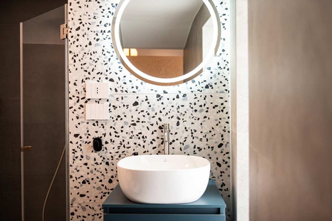 Bagno in stile contemporaneo di 1 di MANUARINO architettura design comunicazione