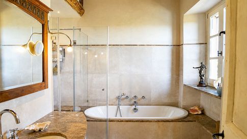 Bagno in stile rustico di 15 di Equus Architects