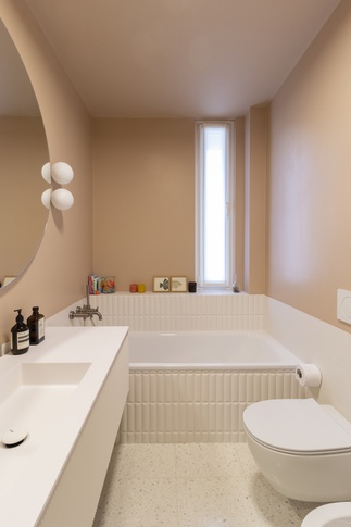 Bagno in stile contemporaneo di 6 di induestudio Bagno in stile contemporaneo di 6 di induestudio
