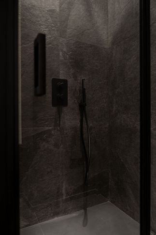 Bagno in stile contemporaneo di 5 di Formale.