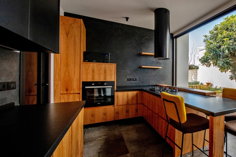 Open Space in stile soft industrial di 170 di Marco Giovinazzo Architects