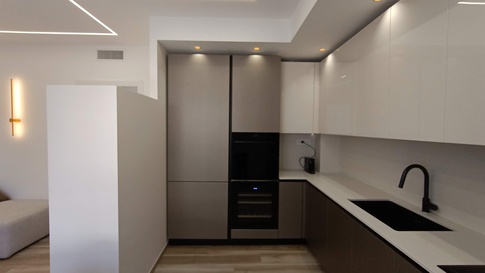 Soggiorno in stile contemporaneo di 24 di Melissa Domenici Architetto