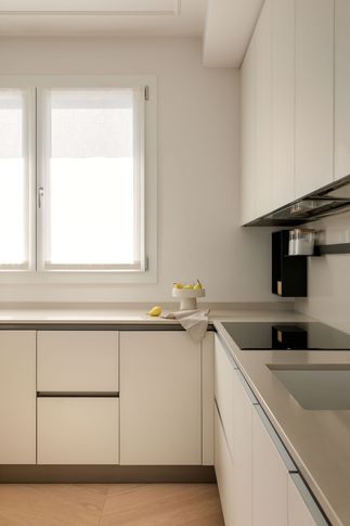 Open Space in stile minimal di 38 di Sofia Carta Studio