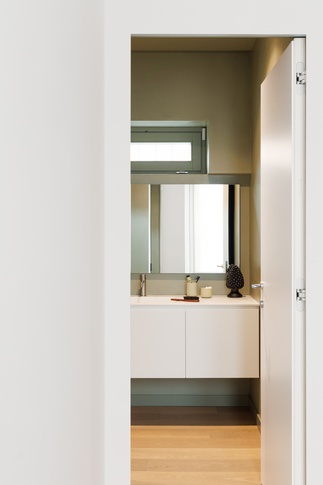Bagno in stile contemporaneo di 6 di MatStudio Bagno in stile contemporaneo di 6 di MatStudio