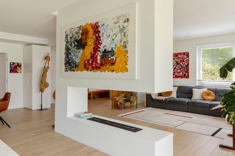 Soggiorno in stile contemporaneo di 65 di Caterina Scamardella Architetto