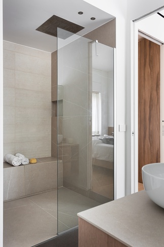 Bagno in stile contemporaneo di 12 di TGA_Studio