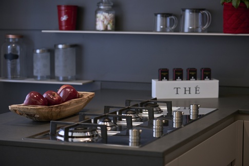 Cucina in stile moderno di 8 di Gruppo Castaldi