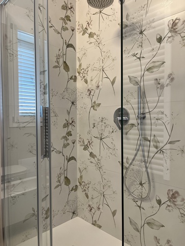 Bagno in stile contemporaneo di 6 di BF interni