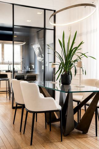Soggiorno in stile classico di 45 di Equus Architects