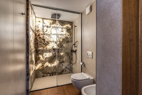 Camera da Letto in stile moderno di 90 di MOB Architects