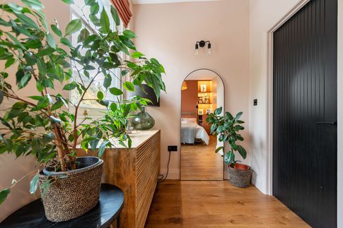 Camera da Letto in stile contemporaneo di 15 di AT Design Studio