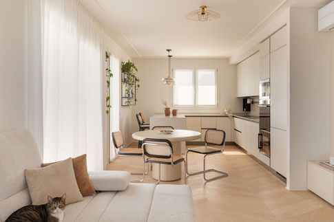 Open Space in stile minimal di 38 di Sofia Carta Studio