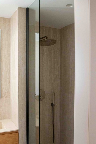 Bagno in stile minimal di 6 di YY studio Bagno in stile minimal di 6 di YY studio