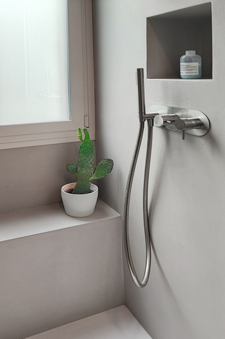 Bagno in stile contemporaneo di 5 di architetto Caterina Martini Bagno in stile contemporaneo di 5 di architetto Caterina Martini