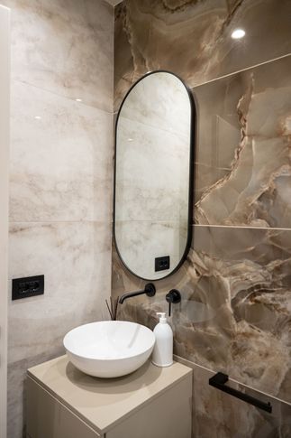 Bagno in stile contemporaneo di 6 di Carusone D+B