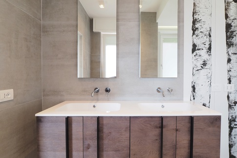 Bagno di Servizio in stile contemporaneo di 7 di Desearq studio - architettura e interior design