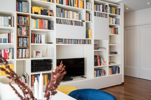 Soggiorno in stile contemporaneo di 21 di Micro Interior Design
