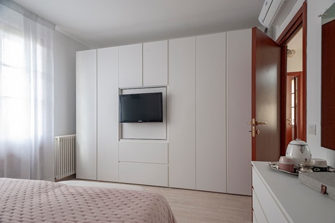 Camera da Letto in stile moderno di 16 di Luca Bucciantini Architettura d' Interni