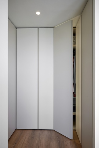 Cabina Armadio in stile contemporaneo di 4 di DQA Studio di architettura
