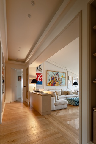 Soggiorno in stile contemporaneo di 50 di Studio Gaetano Riccardelli