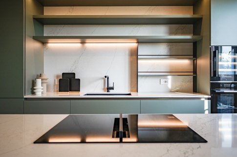 Cucina in stile contemporaneo di 20 di Gianluca Chiocca Interior Design Studio Cucina in stile contemporaneo di 20 di Gianluca Chiocca Interior Design Studio