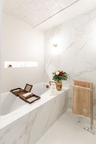 Bagno di Servizio in stile glamour di 8 di Desearq studio - architettura e interior design