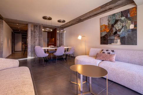 Soggiorno in stile moderno di 35 di Design Alpino