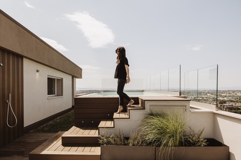 Piscina in stile moderno di 100 di SMartSTUDIO