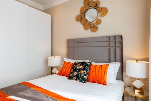 Camera da Letto in stile contemporaneo di 12 di Arky’Studio srl