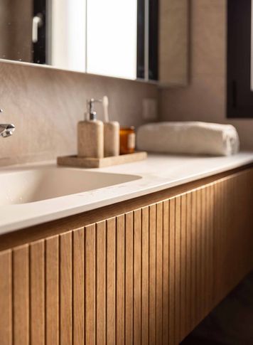 Bagno in stile moderno di 5 di STRA architects