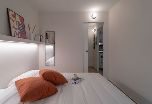 Camera da Letto in stile contemporaneo di 8 di tapas studio