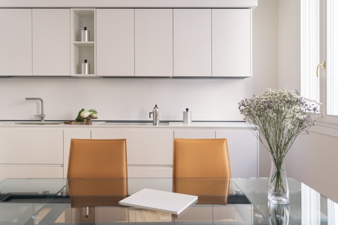 Open Space in stile moderno di 48 di ilariamellaarchitetto