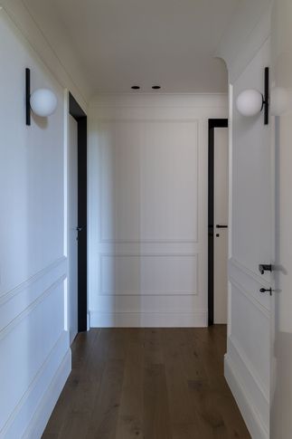 Corridoio in stile contemporaneo di 7 di Pamela Camposano Ingegnere Architetto