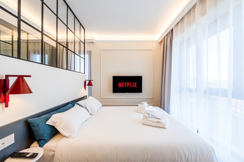 Camera da Letto in stile contemporaneo di 13 di FCInteriorDesignStudio |