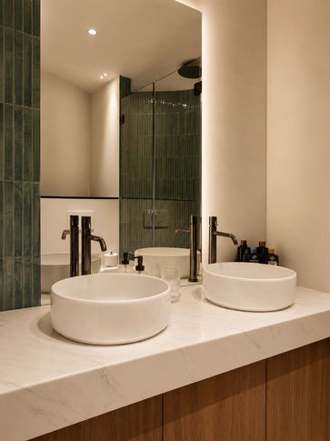 Bagno di Servizio in stile contemporaneo di 8 di Desearq studio - architettura e interior design Bagno di Servizio in stile contemporaneo di 8 di Desearq studio - architettura e interior design