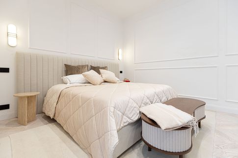 Camera da Letto in stile glamour di 14 di Desearq studio - architettura e interior design