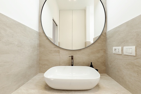 Bagno in stile moderno di 8 di Desearq studio - architettura e interior design