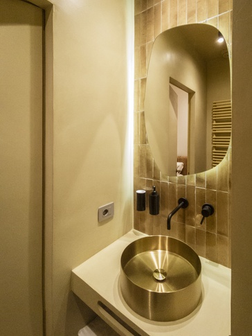 Bagno in stile contemporaneo di 2 di RAG Architettura di Giuseppe Raimondo Architetto