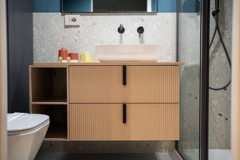 Bagno in stile contemporaneo di 3 di FCInteriorDesignStudio |