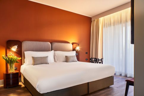 Camera da Letto in stile contemporaneo di 1 di Lorenzo Franzi | Fotografia