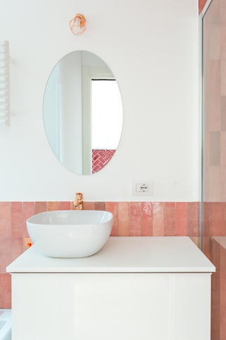 Bagno in stile moderno di 4 di Matteo Martini Architetto