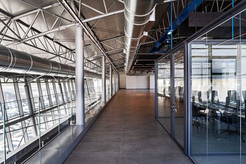 Open Space in stile moderno di 6000 di Lorenzo Franzi | Fotografia