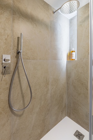Bagno in stile moderno di 4 di AD Design