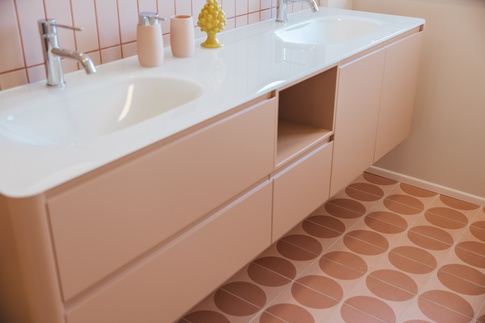 Bagno in stile contemporaneo di 9 di Micro Interior Design
