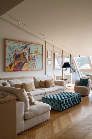 Soggiorno in stile contemporaneo di 50 di Studio Gaetano Riccardelli