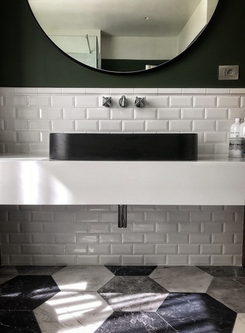 Bagno in stile moderno di 10 di CB architetti