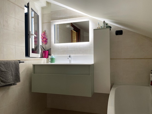 Bagno in stile moderno di 5 di Studio di Architettura FM