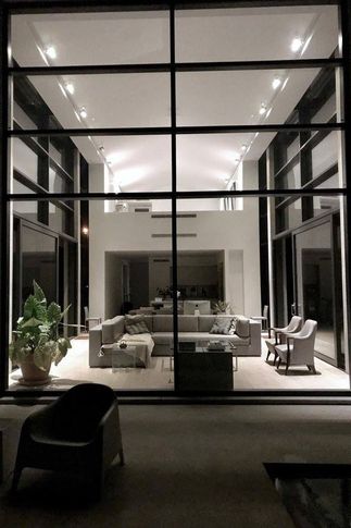 Facciata in stile contemporaneo di null di Čekada Arhitekti