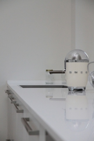 Cucina in stile contemporaneo di 30 di Easy Living